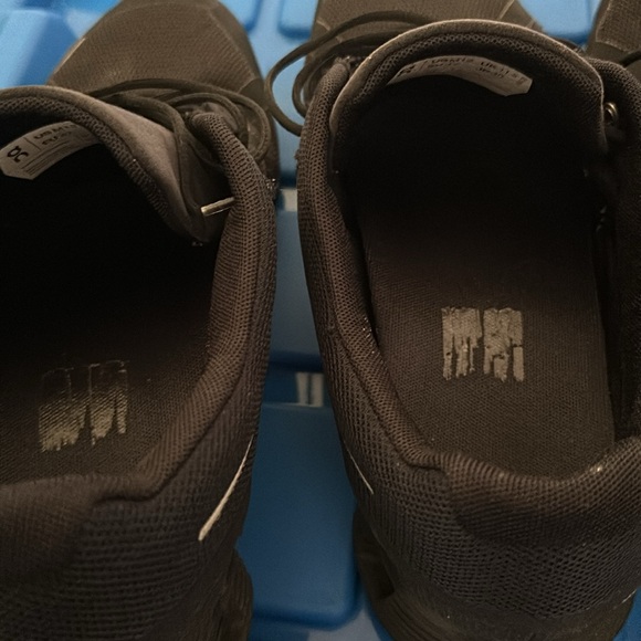 Black On Running Training Shoe - Size 12. - Picture 5 of 5